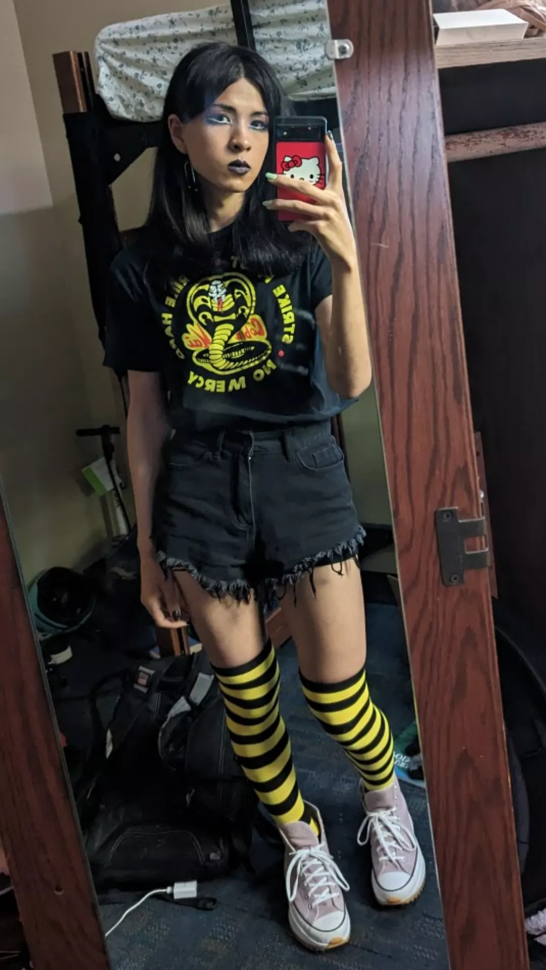 idk white eye liner is weird