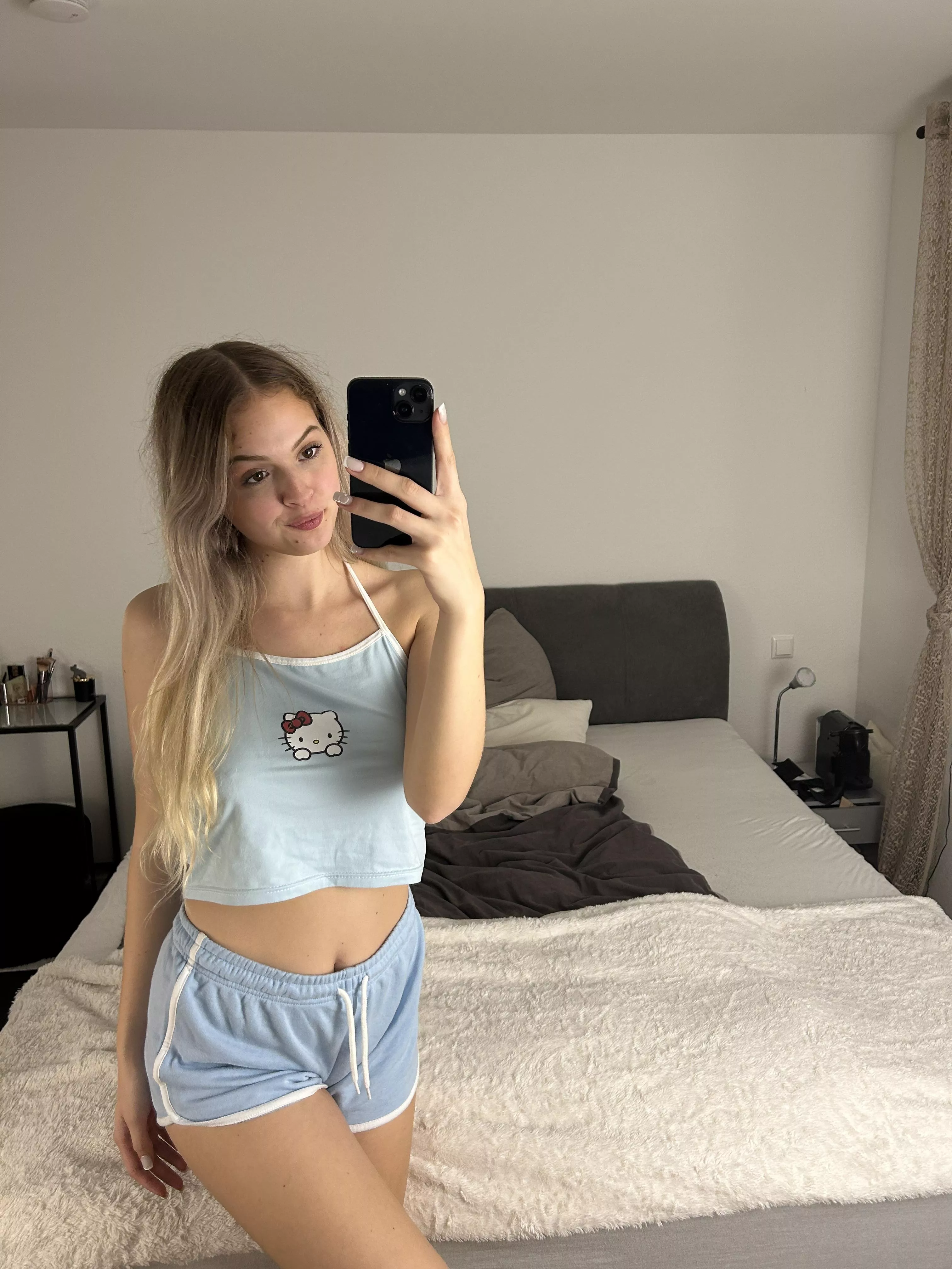 im not allowed to wear croptops at my new job 🥺