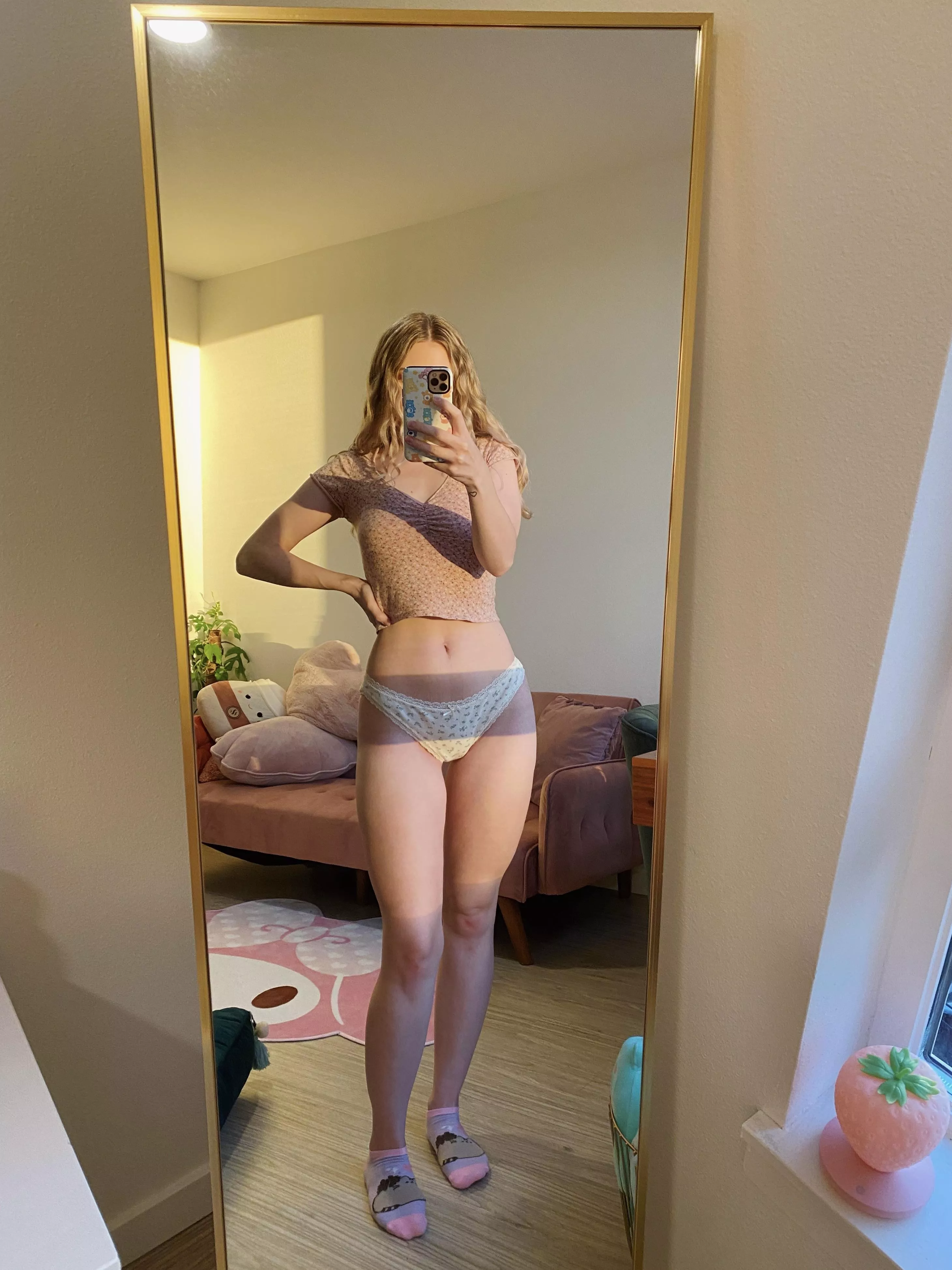 it’s so hard for me to even go a single day without wearing pink [f]