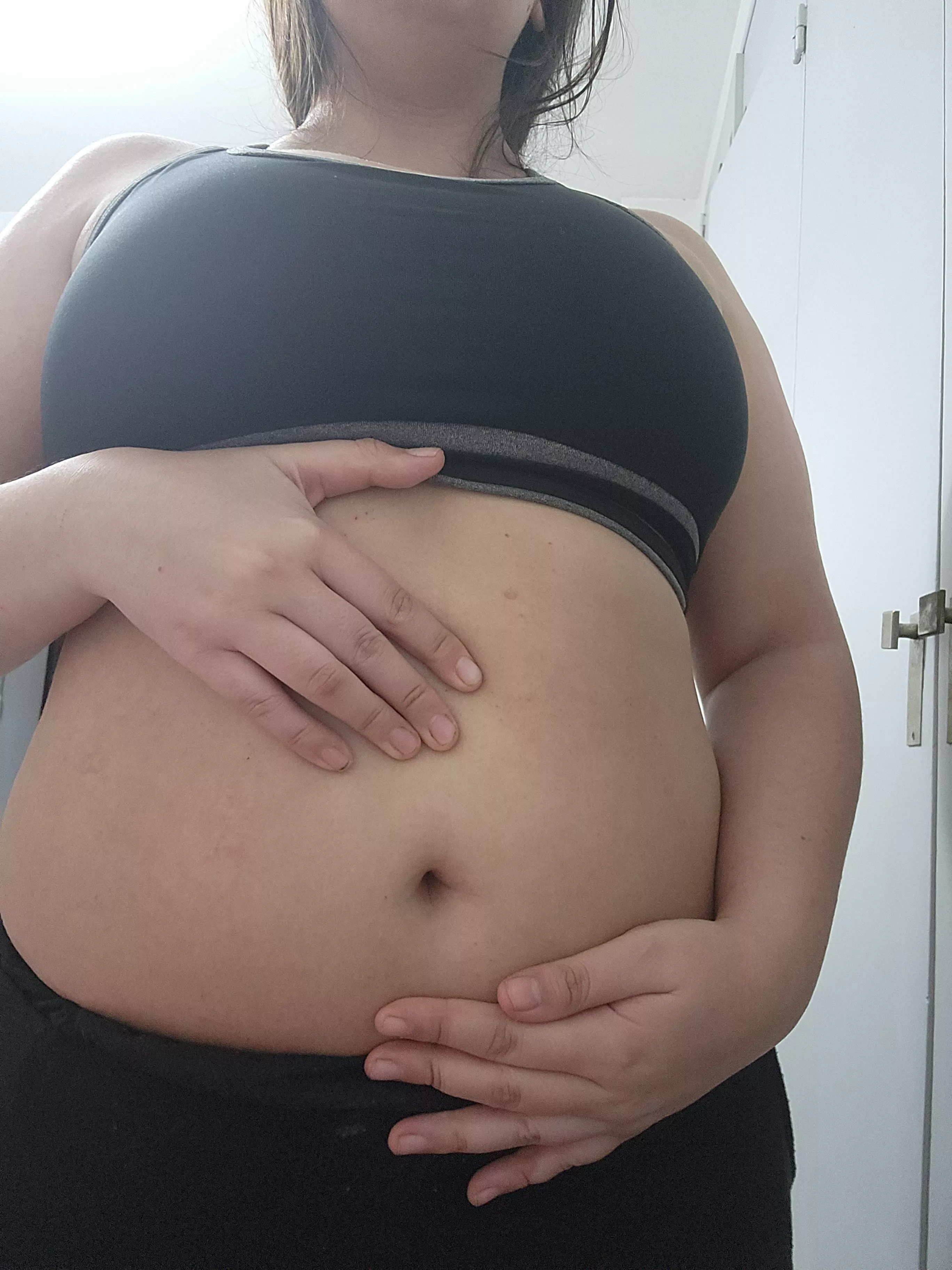 Let's play with my belly babe