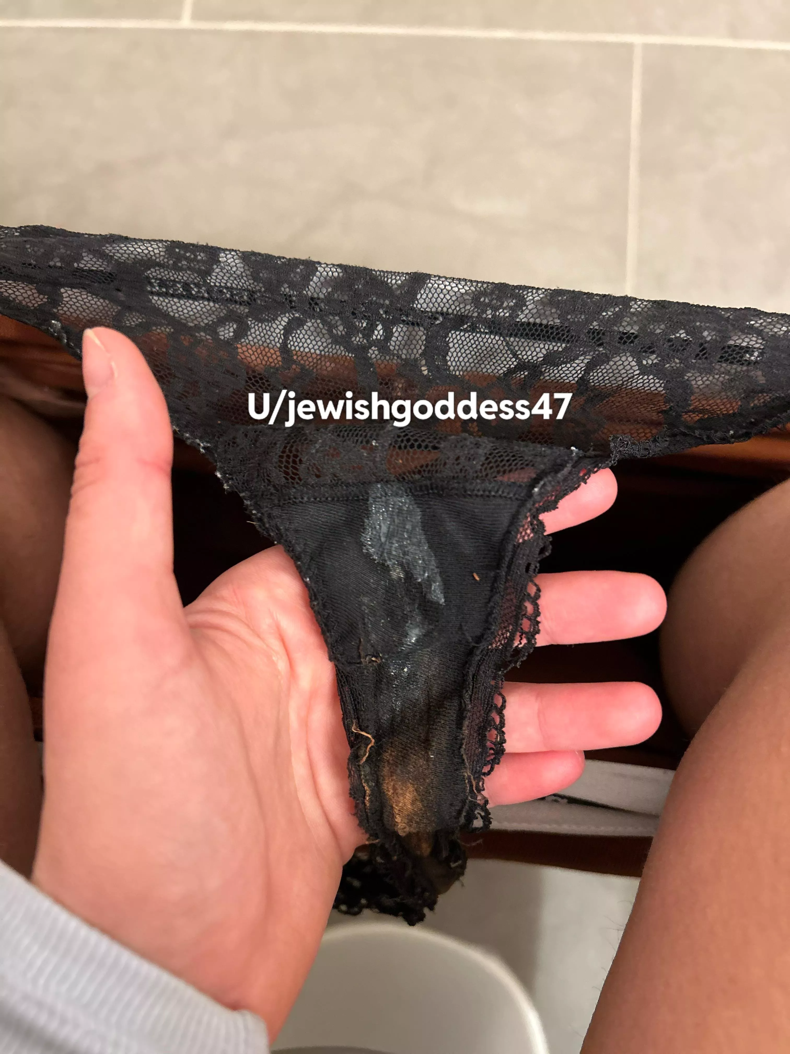 Look at the wet spot 😻 looks yummy right???