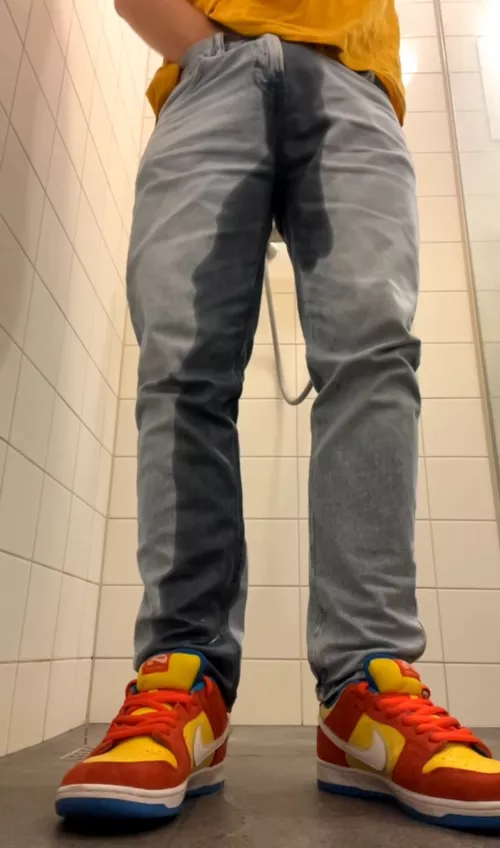 [M24] love pissing my pants