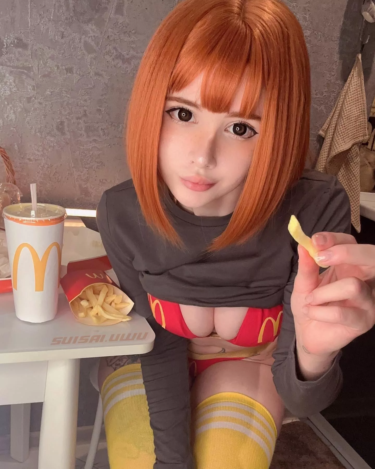 Mc Mommy by suisai.uwu