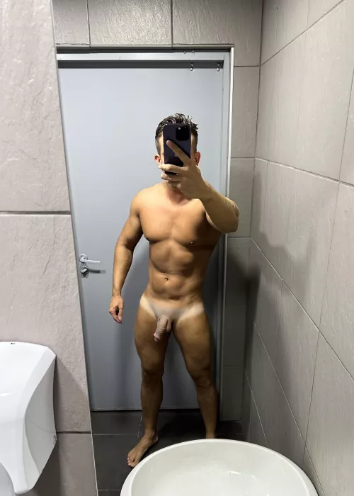 (M)Checkup before swimming pool