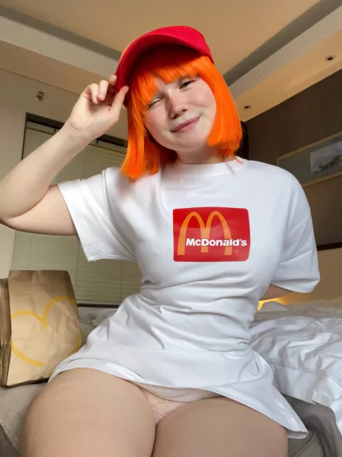 McMommy cosplay by Neyrodesu