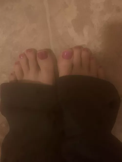 Pink toes!!