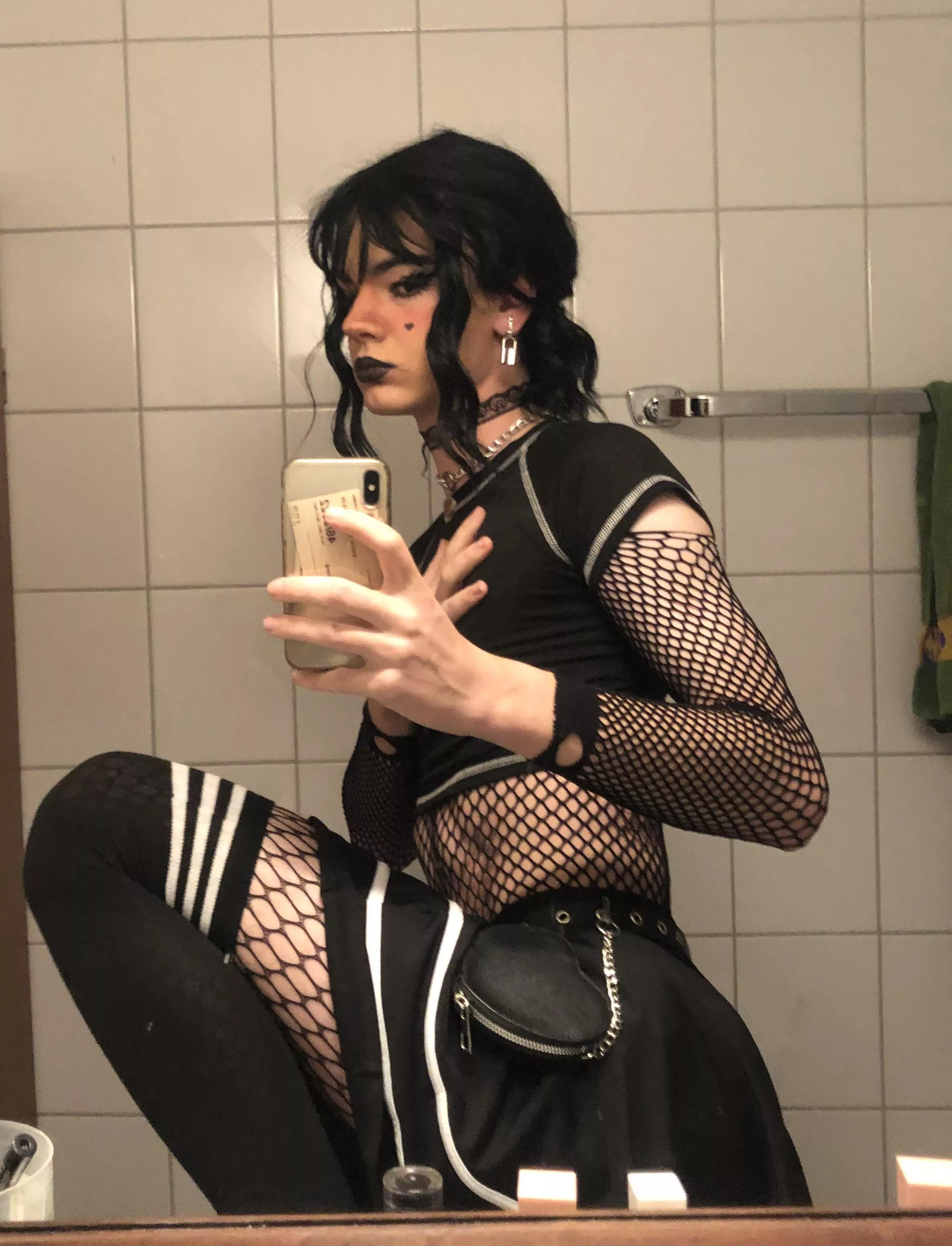 Say hi if you think I’m cute :3 🖤