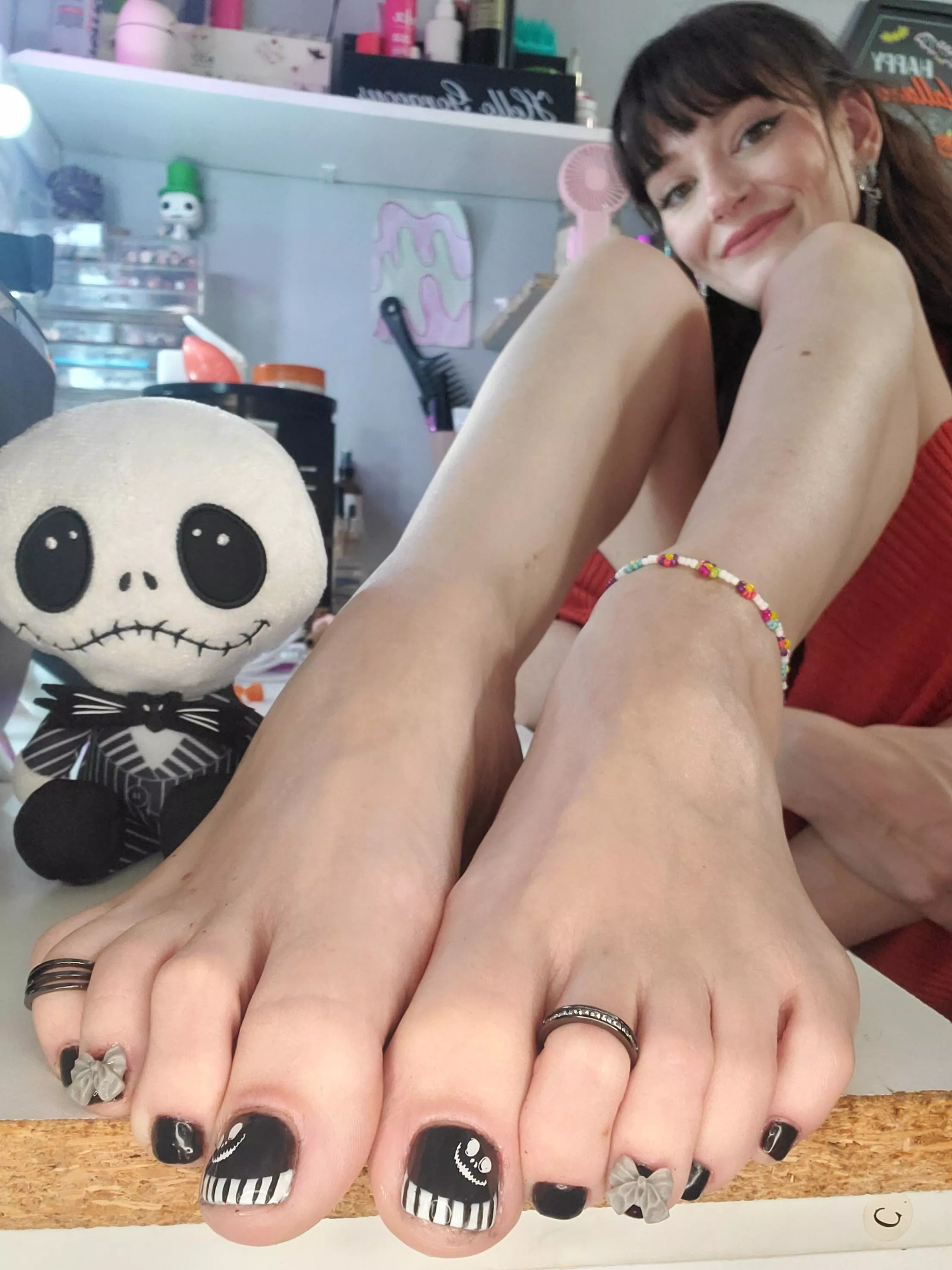 The more you stare, the stronger your obsession becomes.