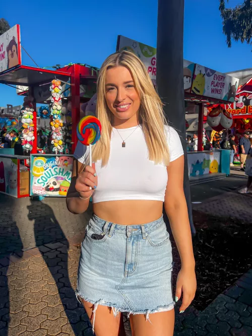 There’s 3 things you could suck on here 🤭