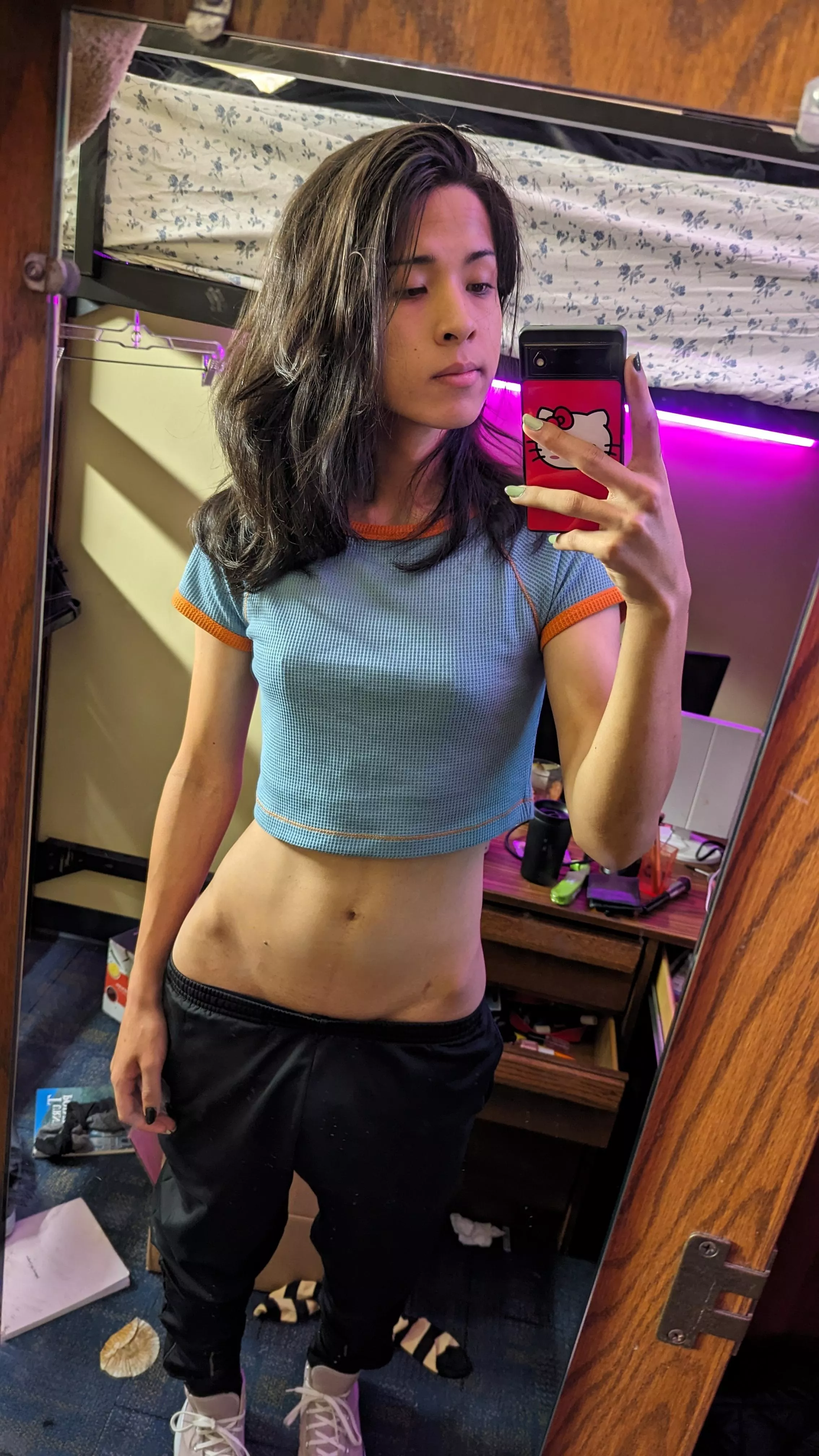 waist look :) ill never clean my room 🐻