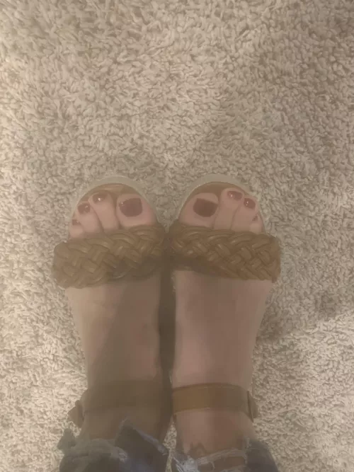 Who likes my painted red toes?