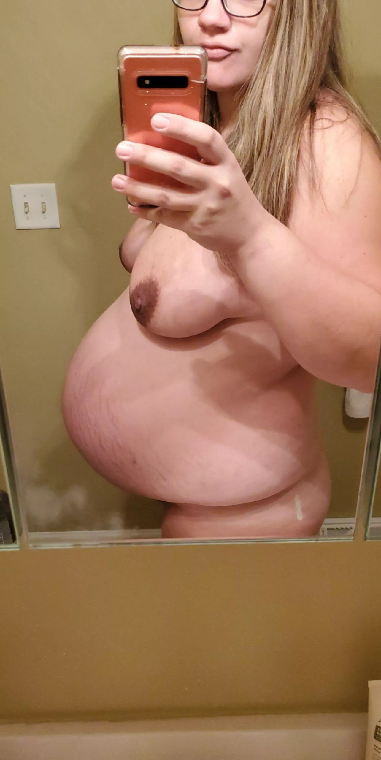 Am i too pregnant to ride ur face