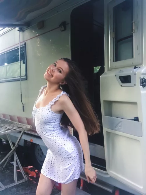 Aren't white dresses the cutest?