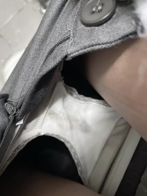 Browsing NSFW at work gets me soaked