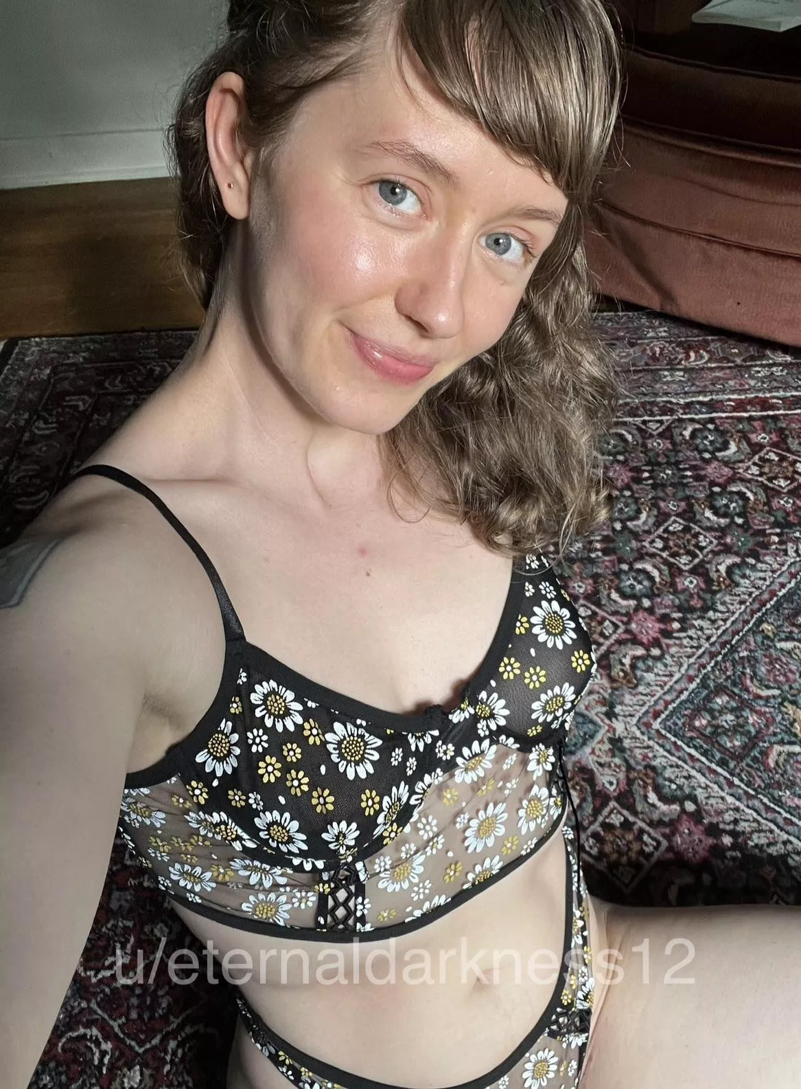 Feeling cute in daisy print [F]