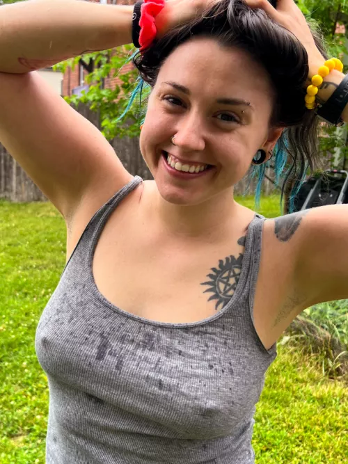 First time posting my slightly stubbly pits here