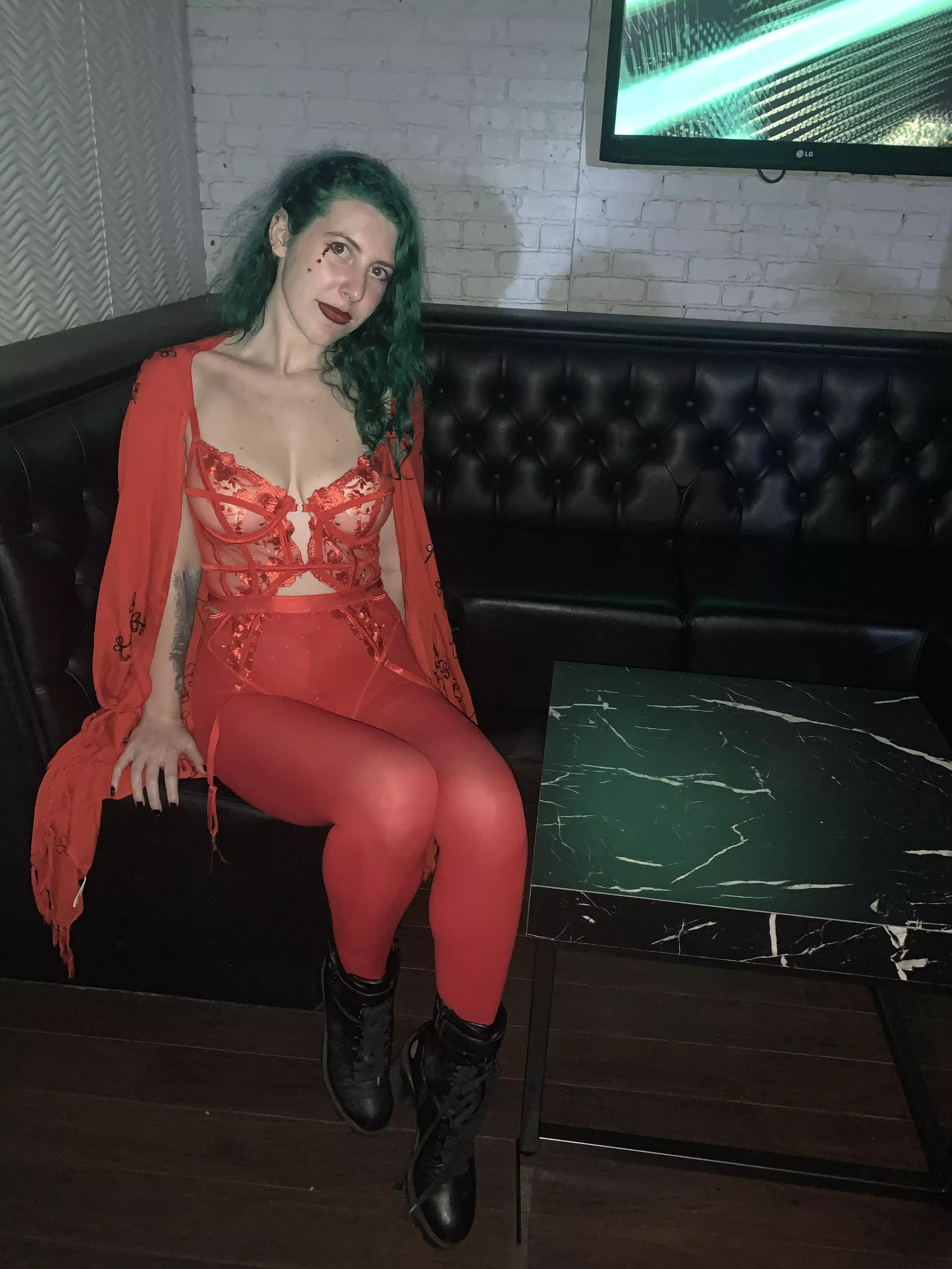 Green and red in the lounge