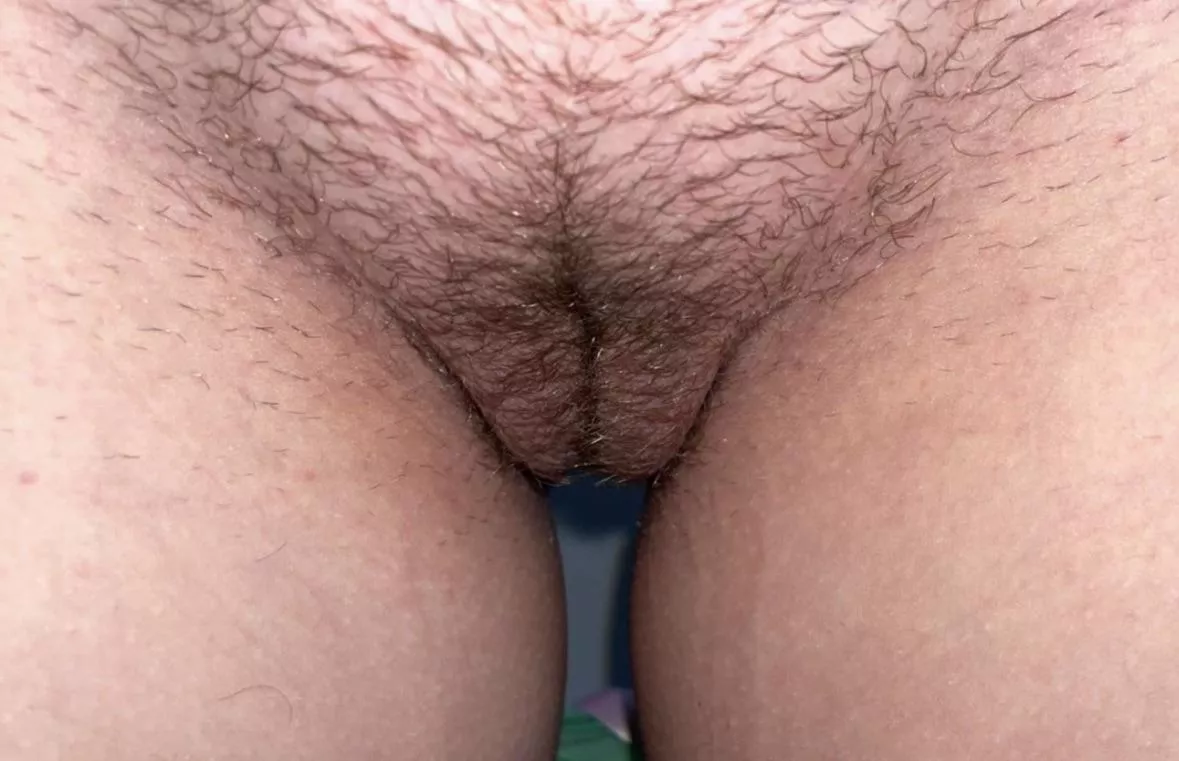 How does it look hairy… first time letting it grow out 🌸