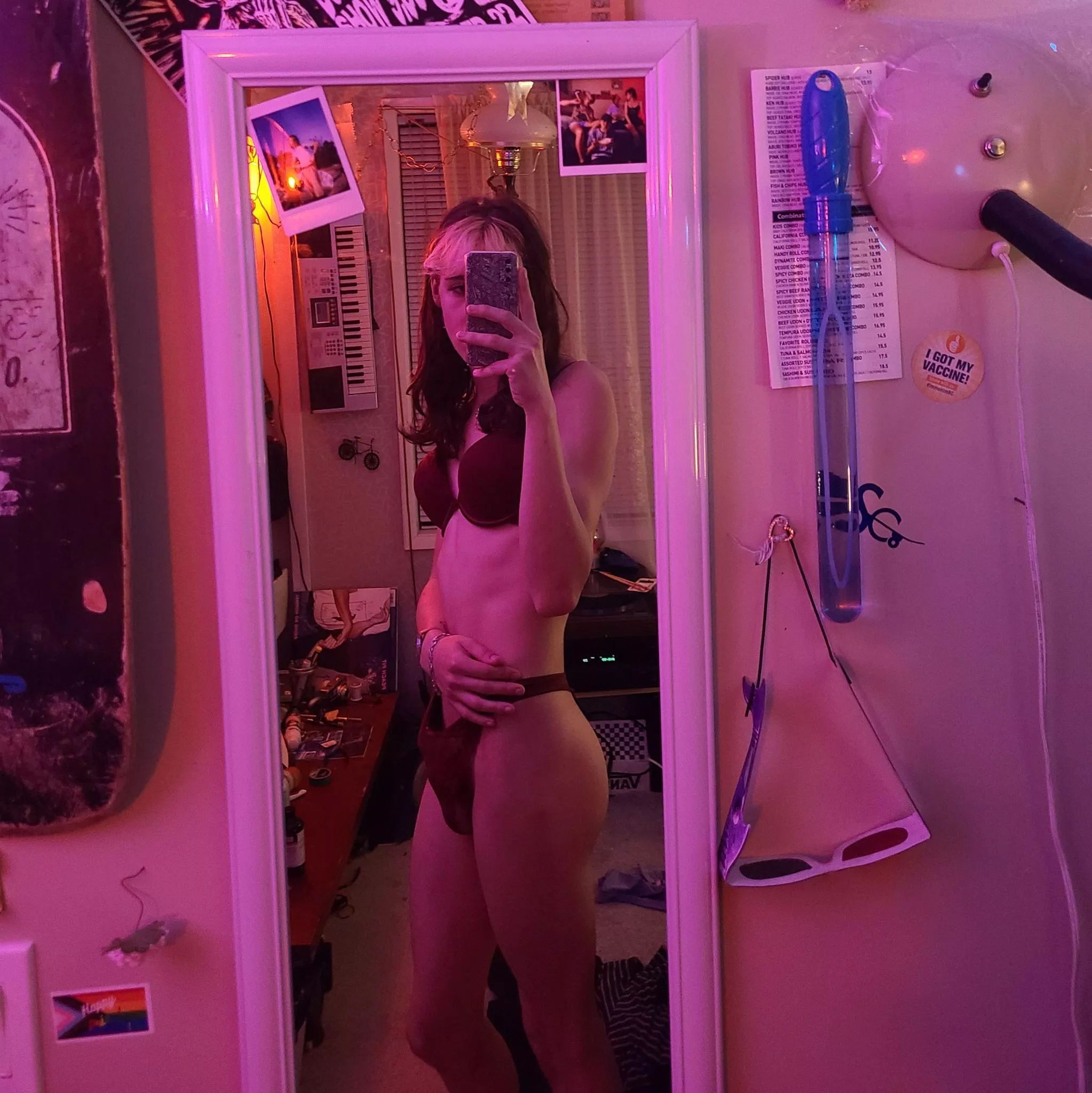 If u noticed my bulge at the pool, would u try to smash? 😘