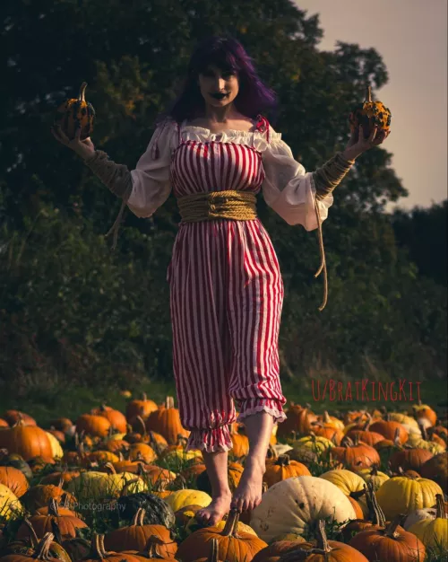 Shibari corset and wrist cuffs to add an extra element to my outfit !