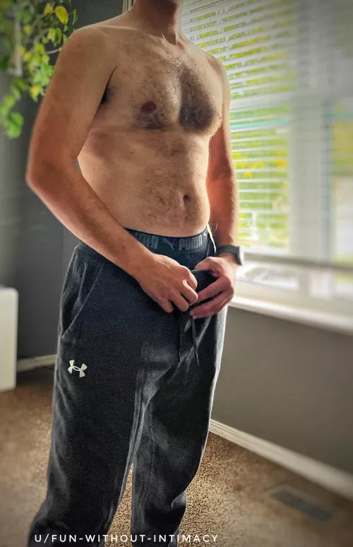 Snuggle weather and gray sweatpants kind of day 🍂🍷