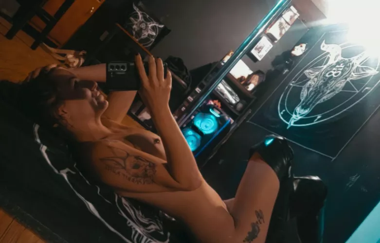 What metal song would you watch me strip to? 😈