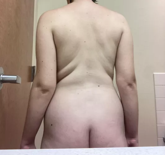 19F/125lbs/5'2. this is my least favorite part of my body. i look like a dumpy wine aunt