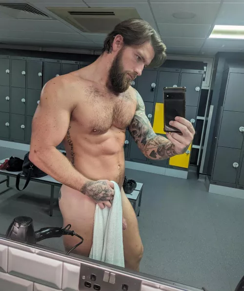 [29] Hold my towel whilst I take a shower bro... Or join me?