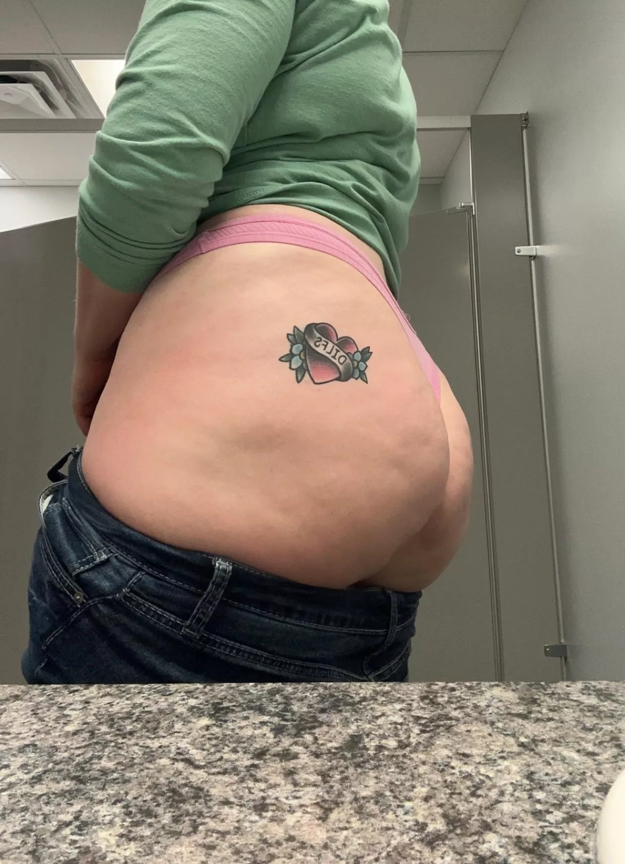 A bit more than a handful 🍑🖤