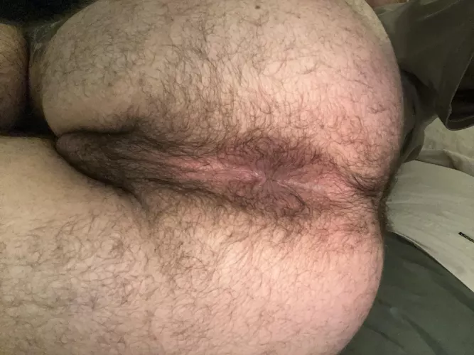 anyone wanna give me a kiss good night?