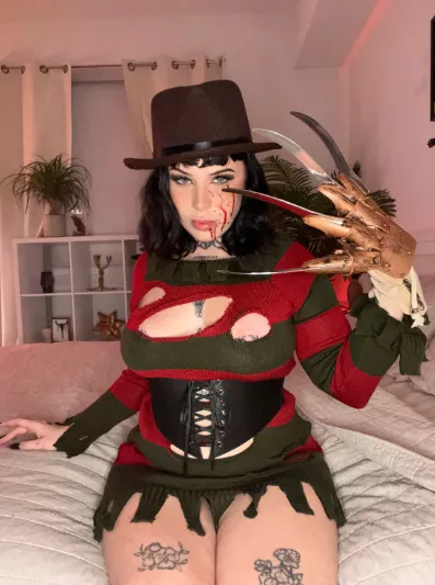 Can I send you more pictures like this?? 😍🤤