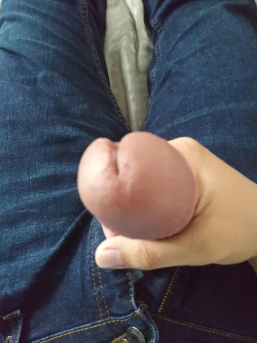 Hi (27)M gonna keep ot short. Im a normally straight bit open comments and talks of what someone would do to my cock, will show pick and ok with gay or trans asking to see and comment too