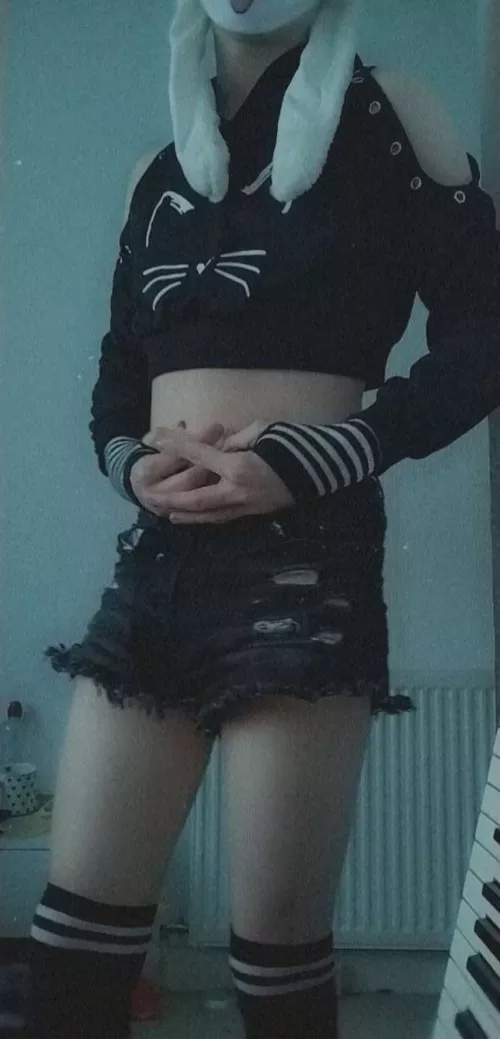 Is it bad that I don't show my face...? 🥺