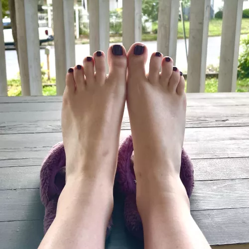 Kicking my feet up after a long day at work always feels the best (OC) 🦶🏻