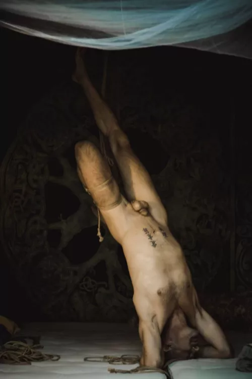 Self-tying is also fun! Feel like a painting today...