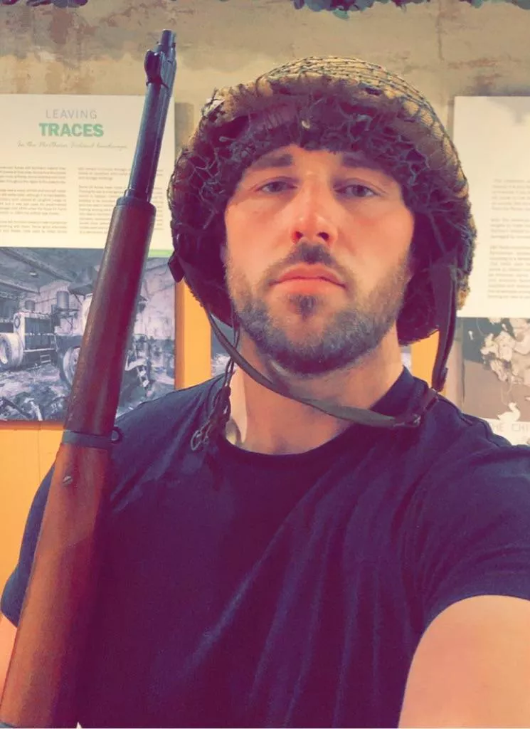 Sir, yes sir! Sir, yes sir!