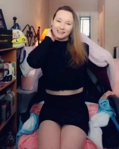 Work attire for today! Do you think I'll get a lot of attention? 😋