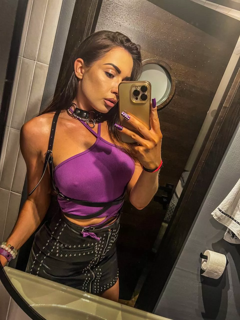 Would you fuck me in this bathroom?