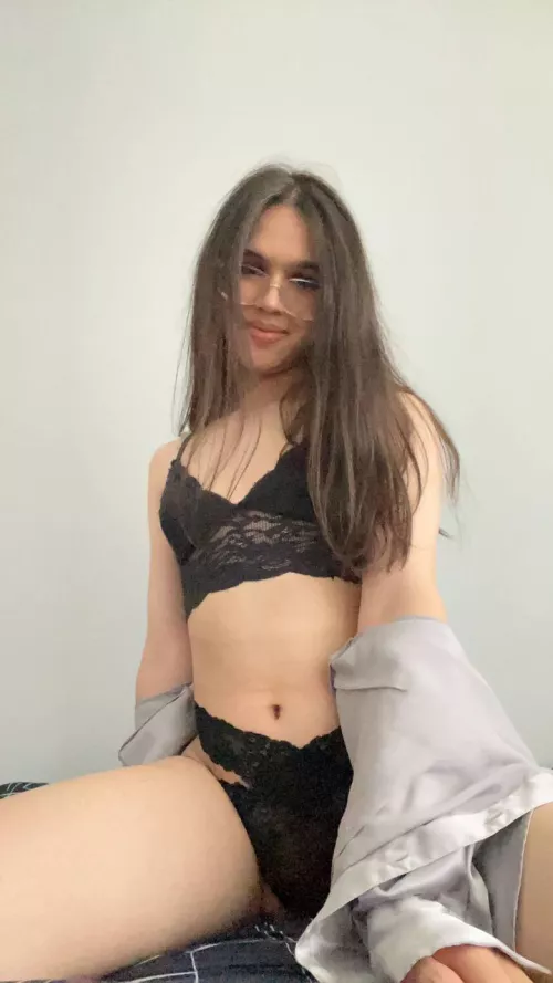 Would you like to play with my joystick on the first date? 🤭