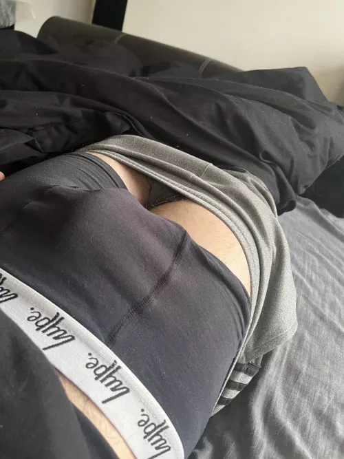 You like my big natural bulge?😏 Dms open💦😈