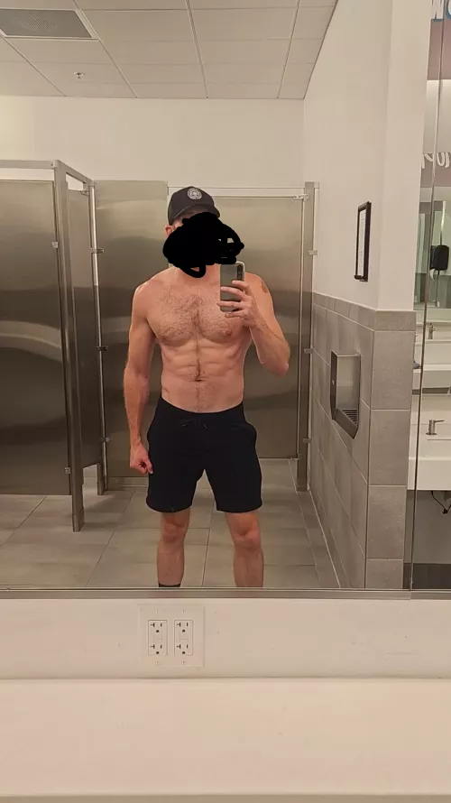 [33] bisexual dad looking for an older in shape dad. 40+ be in shape and masculine