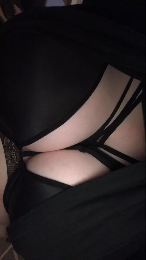 Aussie who wants to show her tits right here❤️