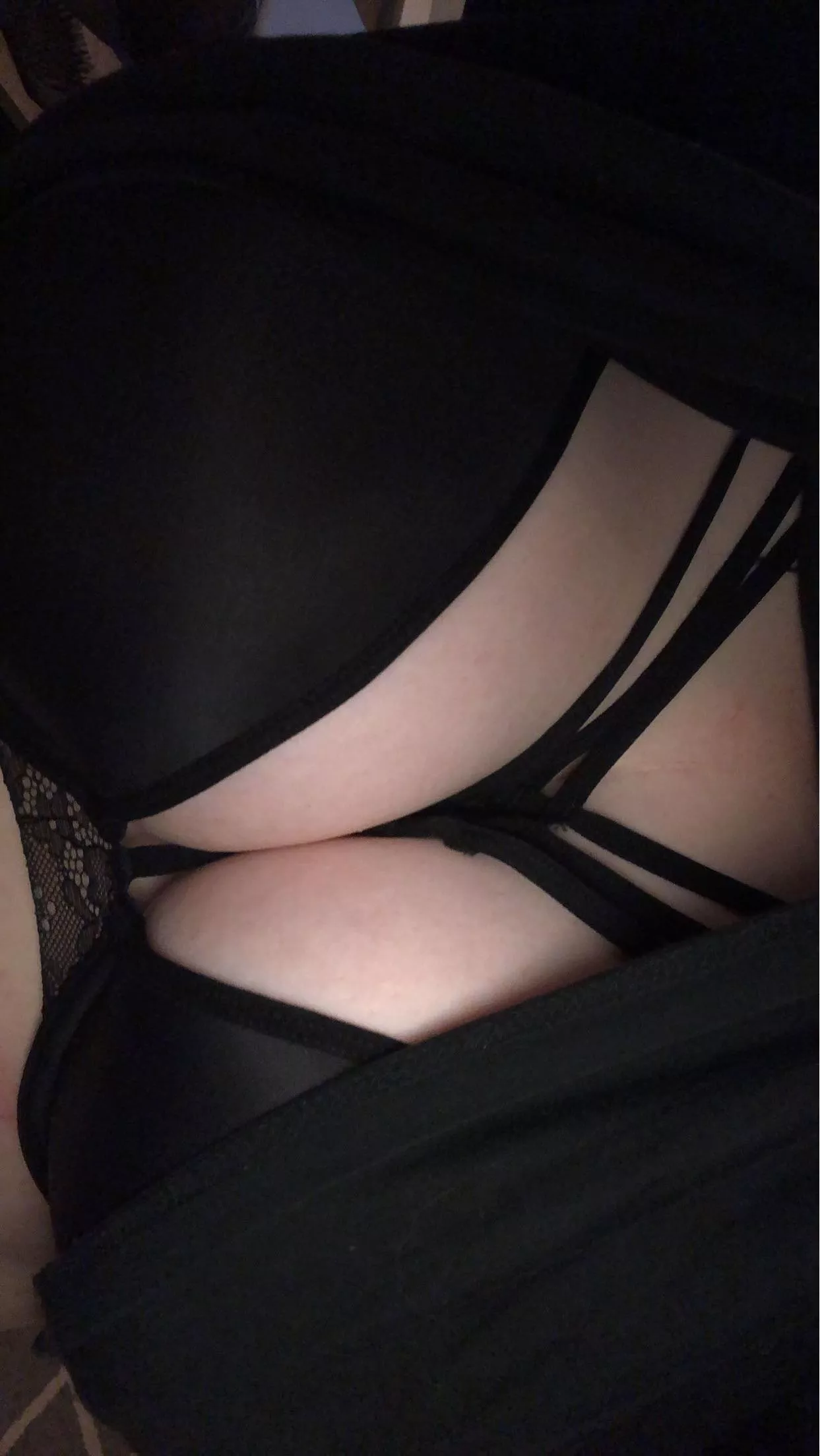 Aussie who wants to show her tits right here❤️