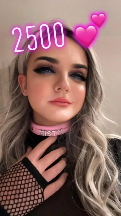 Celebrating 2500 of you guys jerking off to me 💕