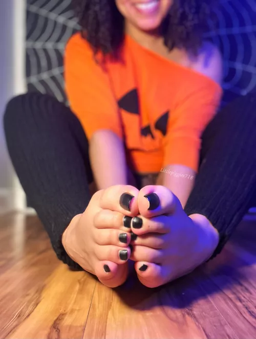 Cute Halloween toes