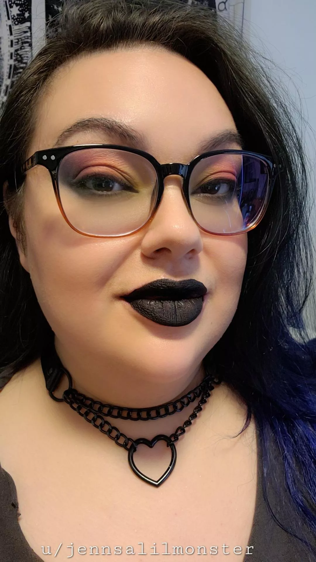 First time posting 🤩 Y'all like Spooky Girls? 🖤💋