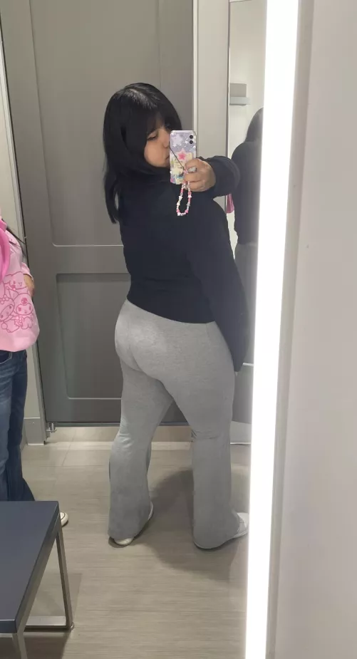 Gray leggings :)