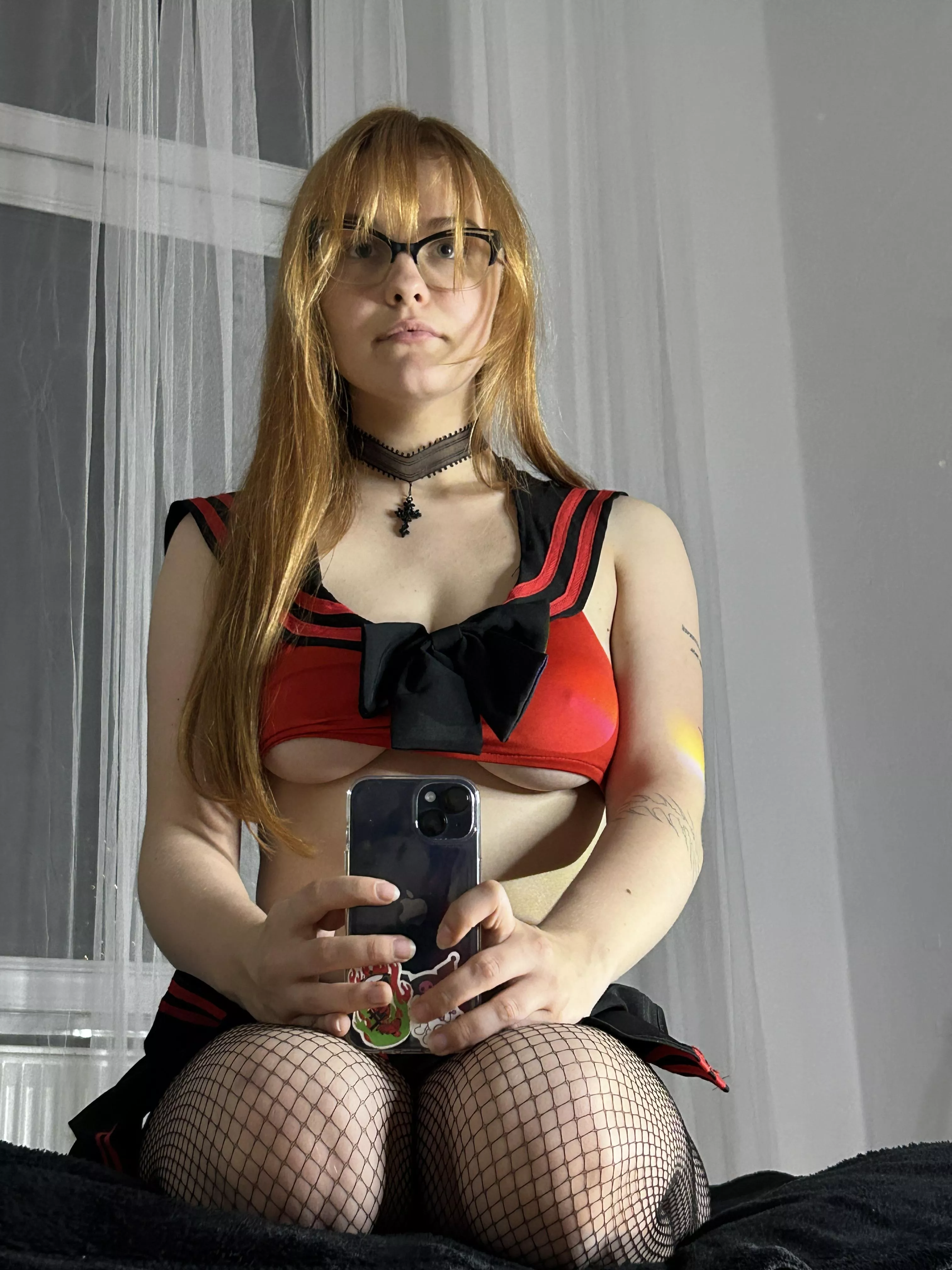 How does red with black college look fits me