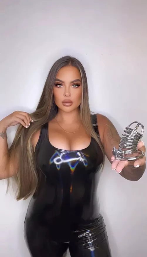 How much you like shining ladies? 🖤