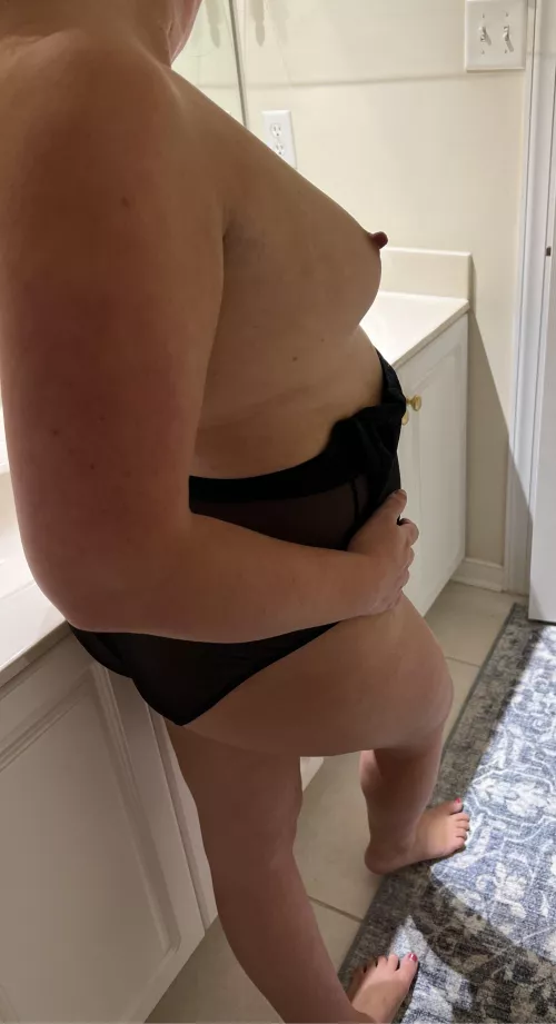 I love how my nipples look in the second trimester